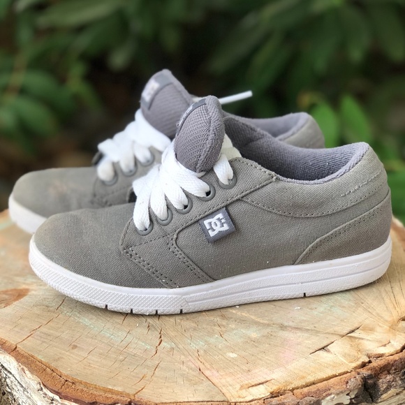 boys dc skate shoes